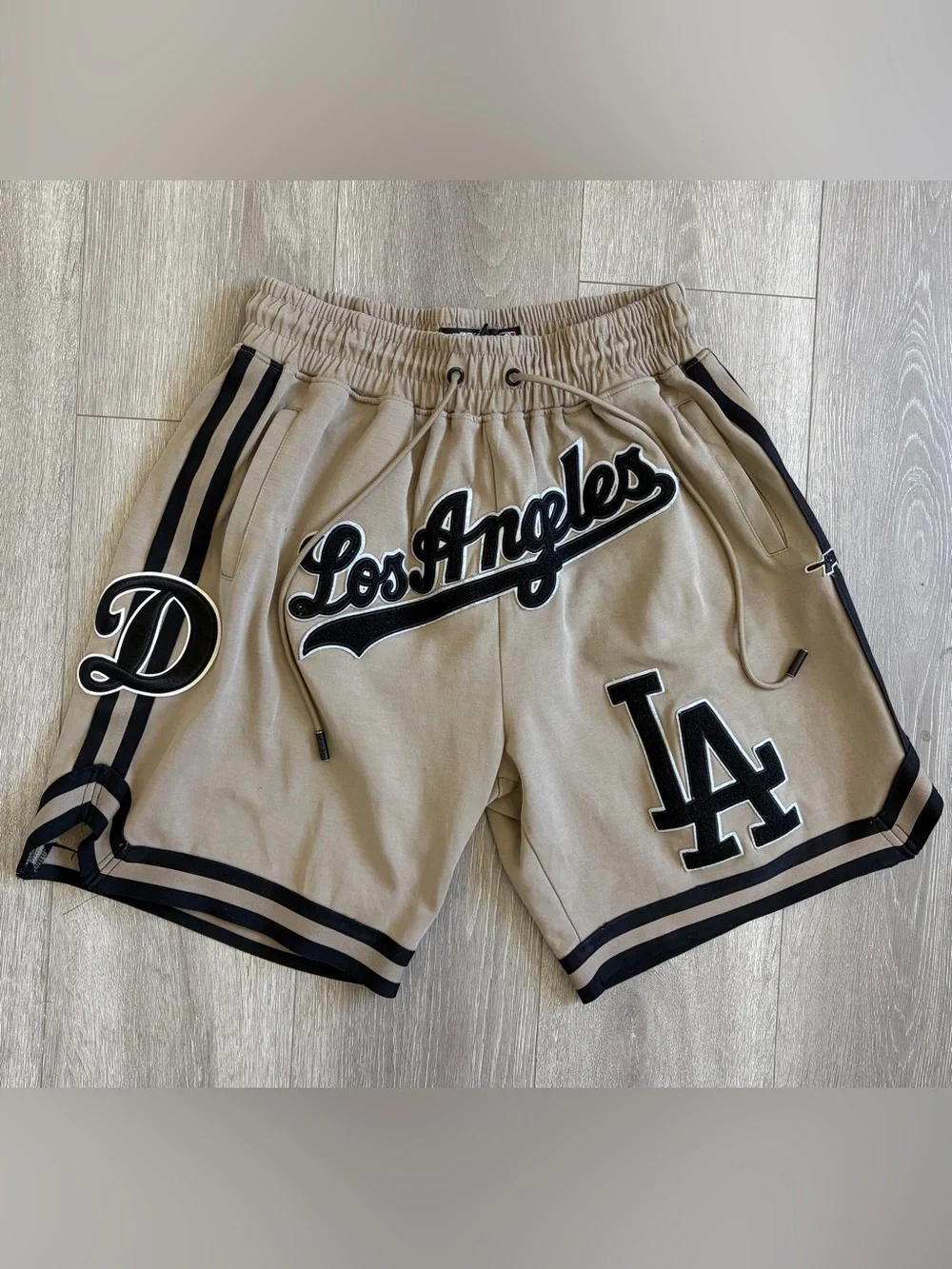 Rare Pro Standard Luxury Athletic Collection LA Dodgers Shorts Beige Size XL **